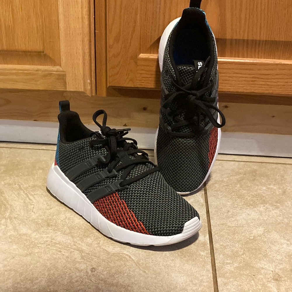 Kids adidas sneakers